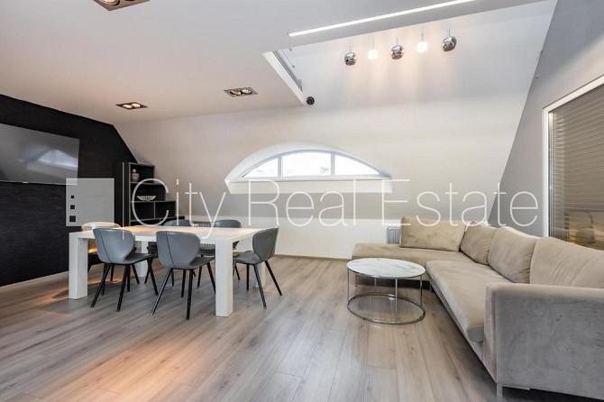 Фасадный дом, вход с улицы, лестничная клетка после капитального ремонта, Рига - изображение 4