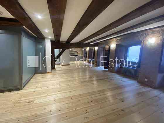 Фасадный дом, реновированный дом, вход с улицы, лифт, лестничная клетка после Rīga