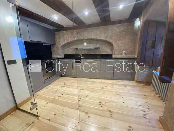 Фасадный дом, реновированный дом, вход с улицы, лифт, лестничная клетка после Rīga