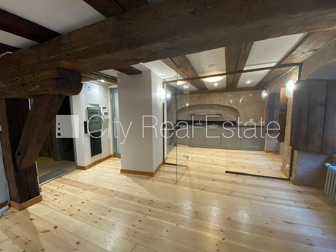 Фасадный дом, реновированный дом, вход с улицы, лифт, лестничная клетка после Рига - изображение 1