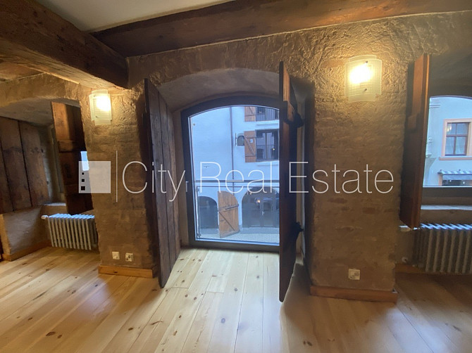 Фасадный дом, реновированный дом, вход с улицы, лифт, лестничная клетка после Рига - изображение 5