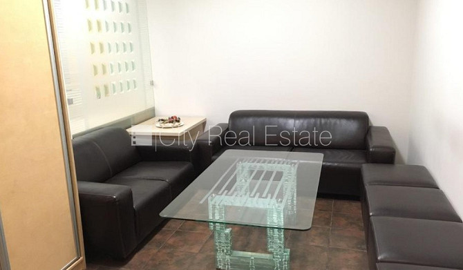 Jaunceltne, vieta automašīnai, ieeja no ielas, kāpņu telpa pēc kapitālā remonta, balkons, Rīga - foto 13