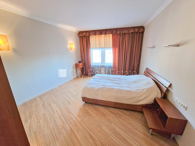 Zeme īpašumā, fasādes māja, restaurēta māja, ķieģeļu mūra sienas, ieeja no ielas, ir Rīga - foto 19