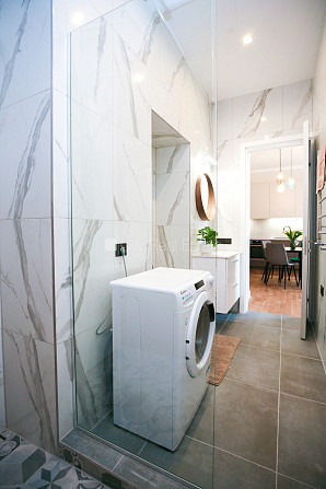 Реновированный дом, закрытый двор, душевая кабина, диван, двуспальная кровать, Рига - изображение 11