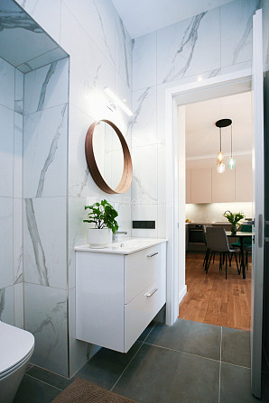 Реновированный дом, закрытый двор, душевая кабина, диван, двуспальная кровать, Рига - изображение 13