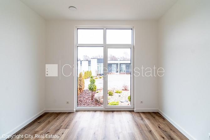 Rindu māja, energo efektīva māja, labiekārtota apzaļumota teritorija, bruģēts piebraucamais Rīga - foto 10