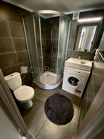 Фасадный дом, реновированный дом, закрытый двор, вход с улицы, лестничная клетка Рига - изображение 11