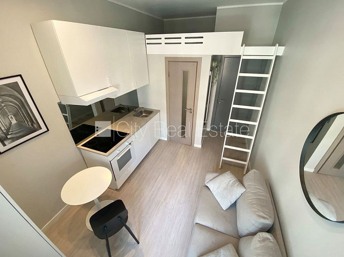 Фасадный дом, реновированный дом, закрытый двор, вход с улицы, лестничная клетка Рига - изображение 2