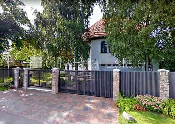 Частный дом, новостройка, благоустроенная озеленённая территория 2400 м2, Рига