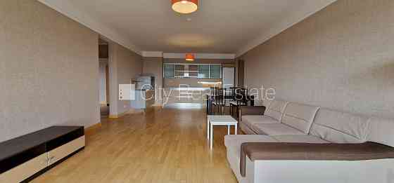 Проект - Panorama Plaza (Панорама Плаза), новостройка, въездные ворота оснащены Rīga