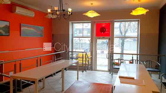 Земля в собственности, фасадный дом, кирпичные стены, фасад с декоративной Рига