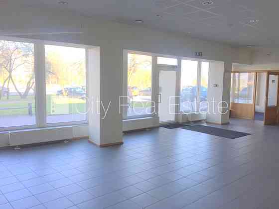 Фасадный дом, плата за обслуживание одного квадратного метра в  месяц 1.6 EUR, вход с Рига