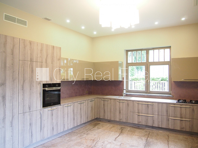 Частный дом, благоустроенный озеленённый двор, гараж на одну машину, терасса, Юрмала - изображение 4