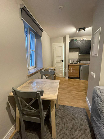 Fasādes māja, slēgts pagalms, iespēja nomāt autostāvvietu, ieeja no ielas, kāpņu telpa pēc Rīga - foto 1