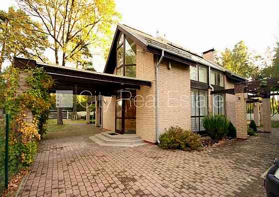 Земля в собственности, частный дом, благоустроенная озеленённая территория 1910 м2, Рига