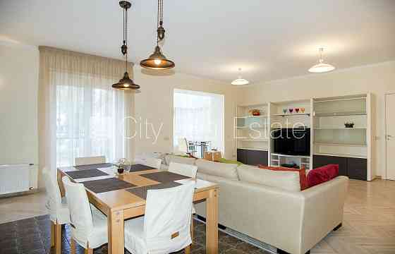 Земля в собственности, новостройка, фасадный дом, кирпичные стены, Юрмала