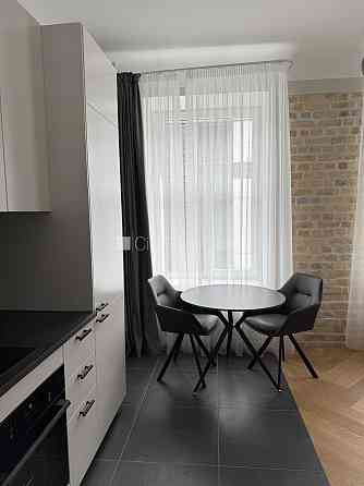 Студио, кухня объединена с комнатой, высокие потолки, центральное отопление, Rīga