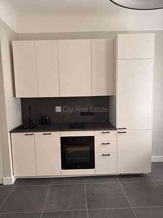 Студио, кухня объединена с комнатой, высокие потолки, центральное отопление, Rīga