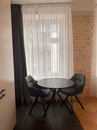 Studio tipa, virtuve apvienota ar istabu, augstie griesti, centrālā apkure, pilnā apdare, Rīga - foto 3