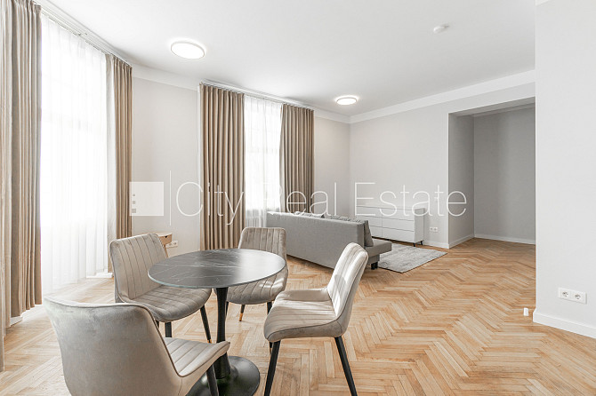 Fasādes māja, renovēta māja, apsaimniekošanas maksa mēnesī 50 EUR, ieeja no ielas, ir lifts, Rīga - foto 4