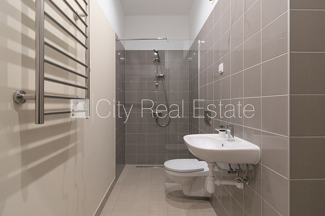 Fasādes māja, renovēta māja, apsaimniekošanas maksa mēnesī 50 EUR, ieeja no ielas, ir lifts, Rīga - foto 3