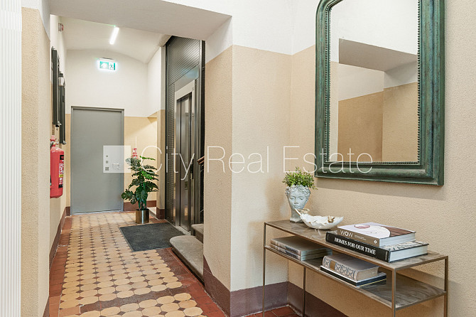 Fasādes māja, renovēta māja, apsaimniekošanas maksa mēnesī 50 EUR, ieeja no ielas, ir lifts, Rīga - foto 4