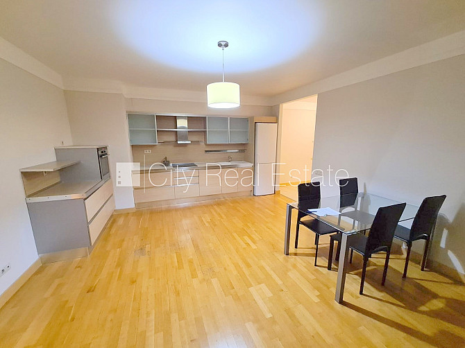 Jaunceltne, slēgts pagalms, slēgta teritorija, garāžas vārti aprīkoti ar automatizētu Rīga - foto 2