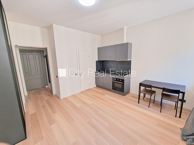 Projekts - Matīsa 38, fasādes māja, renovēta māja, labiekārtots apzaļumots pagalms, ieeja no Rīga - foto 1