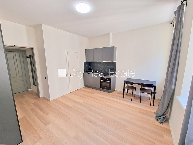 Projekts - Matīsa 38, fasādes māja, renovēta māja, labiekārtots apzaļumots pagalms, ieeja no Rīga - foto 2