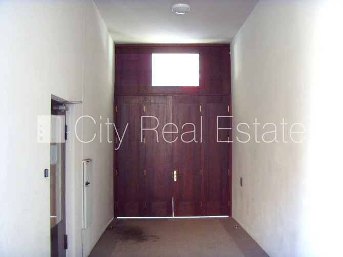 Фасадный дом, закрытый двор, вход с улицы, окна выходят во двор, окна выходят на Рига - изображение 17