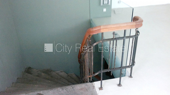 Фасадный дом, закрытый двор, вход с улицы, окна выходят во двор, окна выходят на Рига - изображение 11