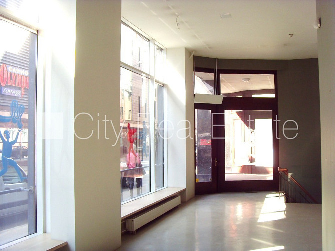 Фасадный дом, закрытый двор, вход с улицы, окна выходят во двор, окна выходят на Рига - изображение 10