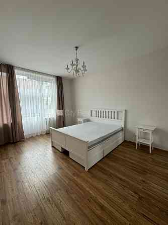 Фасадный дом, реновированный дом, благоустроенный озеленённый двор, закрытый Рига