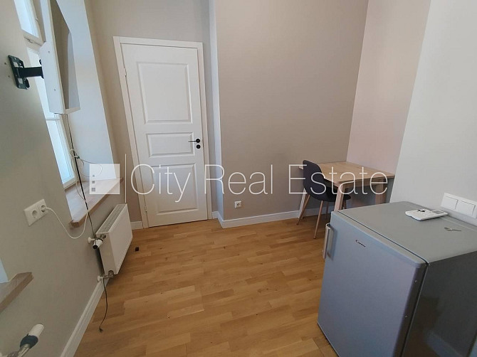 Фасадный дом, возможность аренды парковки, вход с улицы, лестничная клетка после Рига - изображение 3