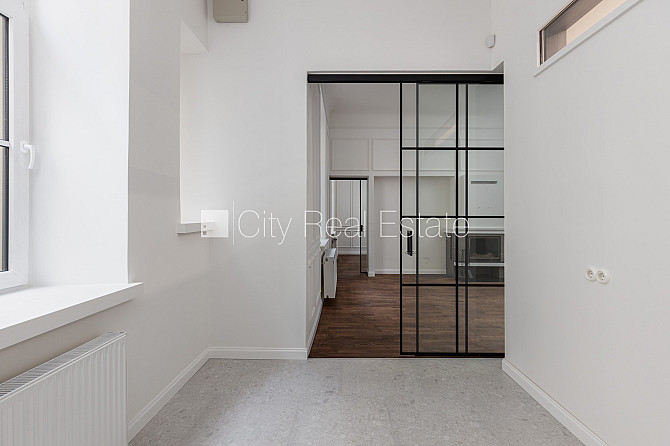 Здание во дворе, закрытый двор, гараж на одну машину, вход с улицы, стоянка Рига - изображение 9