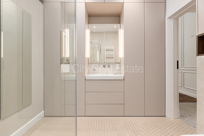 Здание во дворе, закрытый двор, гараж на одну машину, вход с улицы, стоянка Рига - изображение 17