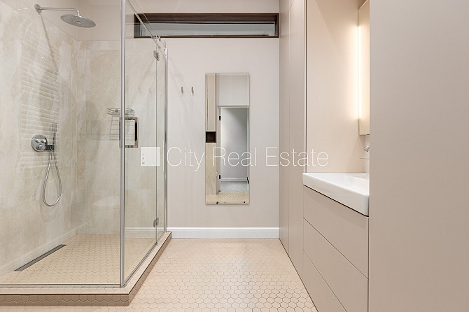 Здание во дворе, закрытый двор, гараж на одну машину, вход с улицы, стоянка Рига - изображение 16