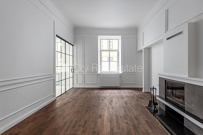 Здание во дворе, закрытый двор, гараж на одну машину, вход с улицы, стоянка Рига - изображение 1