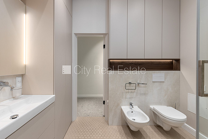 Здание во дворе, закрытый двор, гараж на одну машину, вход с улицы, стоянка Рига - изображение 19