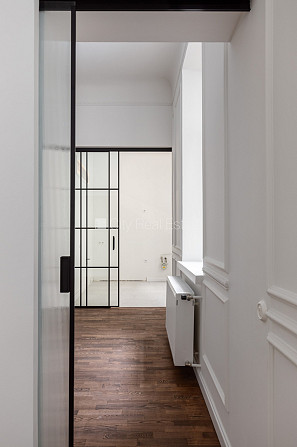 Здание во дворе, закрытый двор, гараж на одну машину, вход с улицы, стоянка Рига - изображение 14