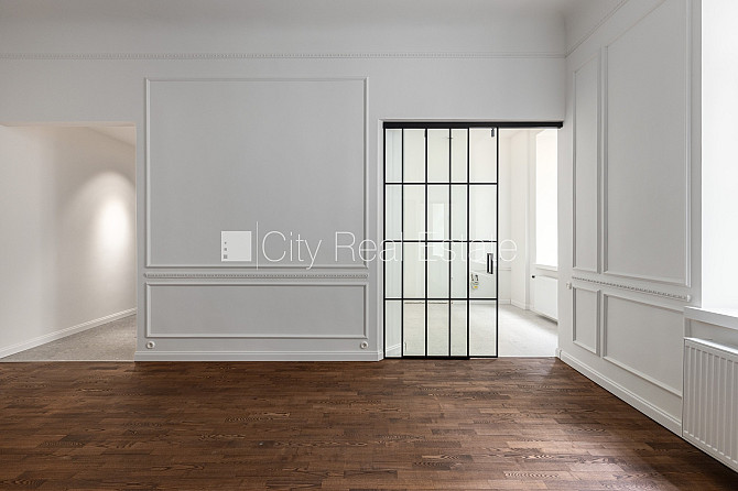 Здание во дворе, закрытый двор, гараж на одну машину, вход с улицы, стоянка Рига - изображение 5