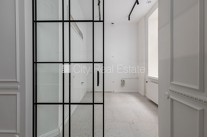 Здание во дворе, закрытый двор, гараж на одну машину, вход с улицы, стоянка Рига - изображение 7