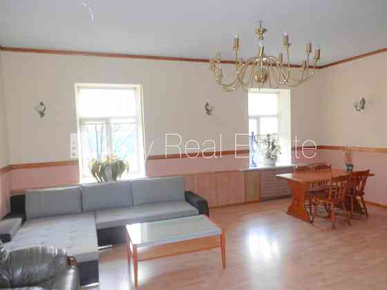 Фасадный дом, закрытый двор, бесплатная стоянка во дворе, вход со двора, Рижский район