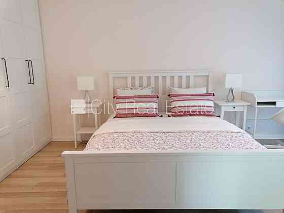 Проект - Library House, новостройка, благоустроенная озеленённая территория, место для Юрмала