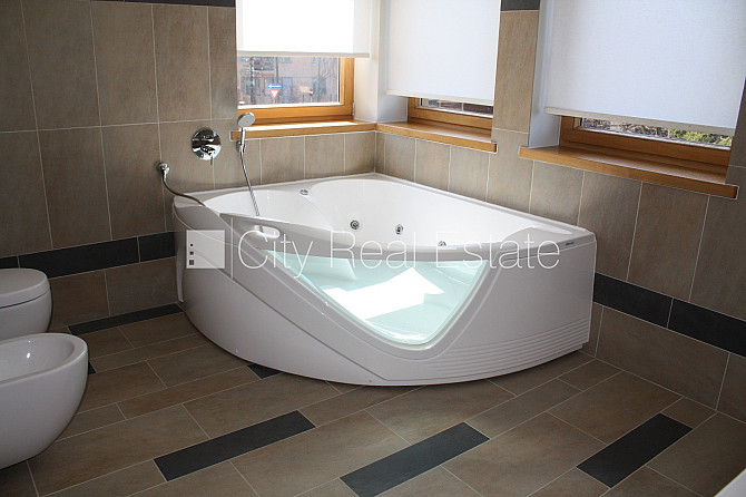 Privātmāja, labiekārtota apzaļumota teritorija, iežogota teritorija, teritorijas iebrauktuves Jūrmala - foto 8