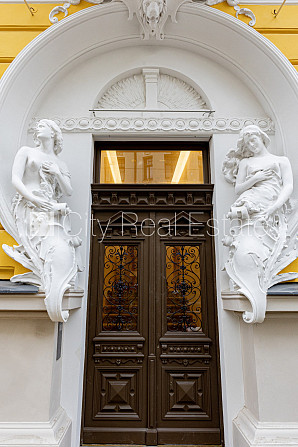 Fasādes māja, renovēta māja, uzstādīti saules enerģijas paneļi, slēgts pagalms, iespēja Rīga - foto 20