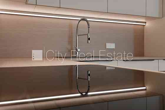 Фасадный дом, реновированный дом, благоустроенный озеленённый двор, закрытый Рига