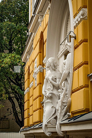 Fasādes māja, renovēta māja, labiekārtots apzaļumots pagalms, slēgts pagalms, iespēja Rīga - foto 18