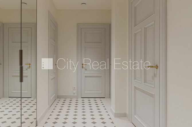 Fasādes māja, renovēta māja, labiekārtots apzaļumots pagalms, slēgts pagalms, iespēja Rīga - foto 9