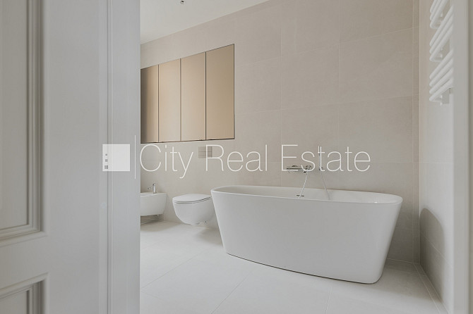 Fasādes māja, renovēta māja, labiekārtots apzaļumots pagalms, slēgts pagalms, iespēja Rīga - foto 5